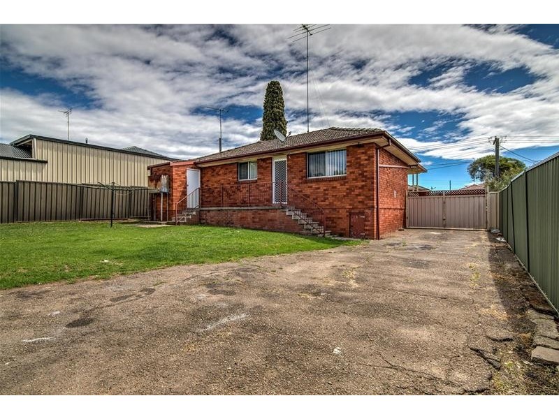 8 Sheba Crescent, South Penrith NSW 2750