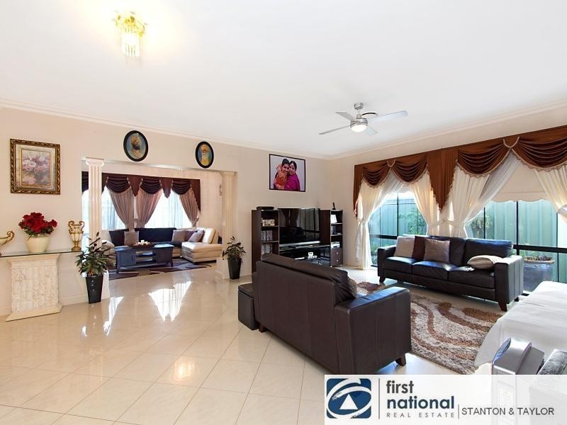 20 Glengarry Drive, Glenmore Park NSW 2745