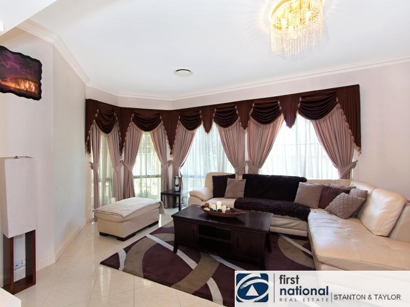 20 Glengarry Drive, Glenmore Park NSW 2745