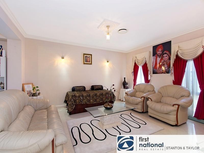 20 Glengarry Drive, Glenmore Park NSW 2745