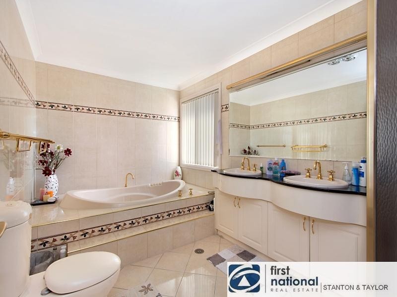 20 Glengarry Drive, Glenmore Park NSW 2745