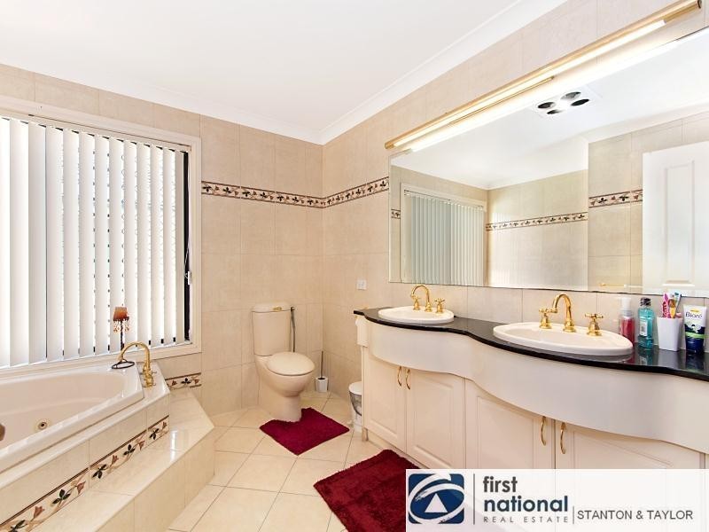 20 Glengarry Drive, Glenmore Park NSW 2745