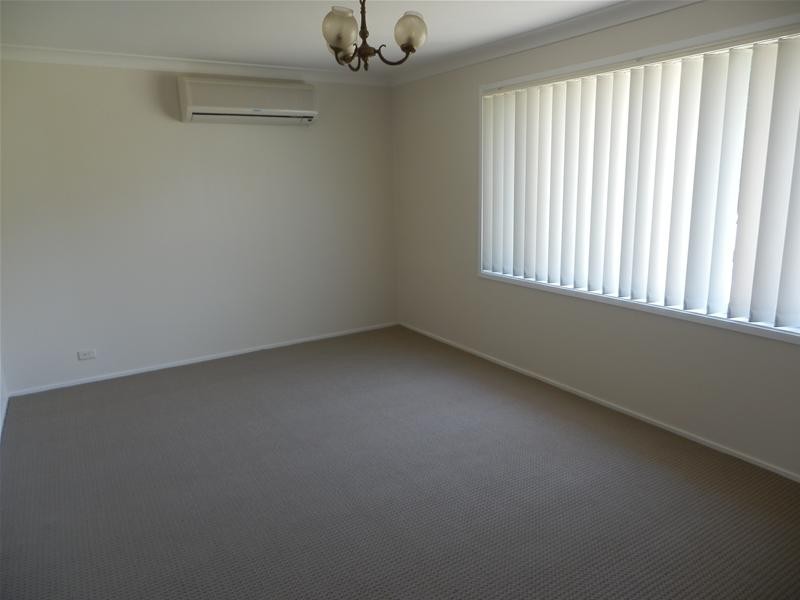 11 Lindsay Crescent, South Penrith NSW 2750