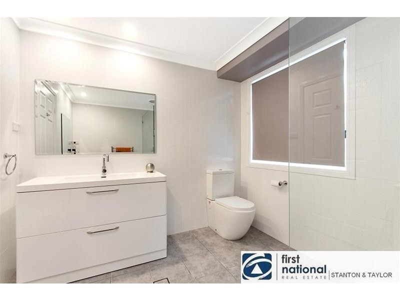 5 Kylie Tennant Close, Glenmore Park NSW 2745