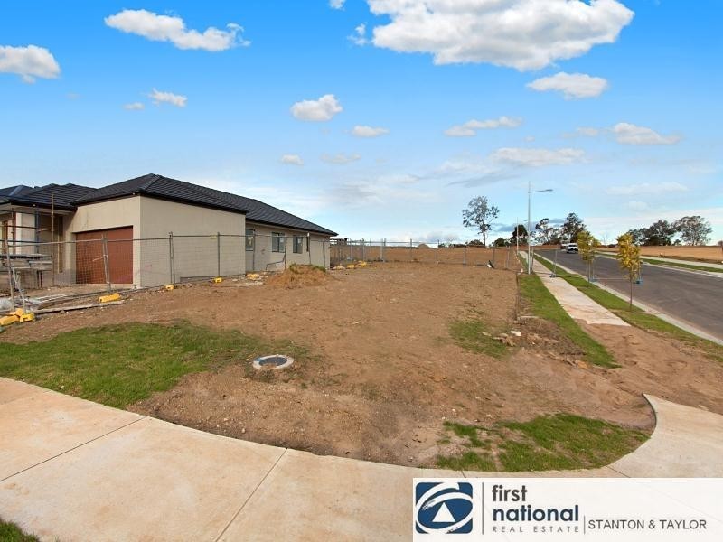 17 Middleridge Drive, Glenmore Park NSW 2745