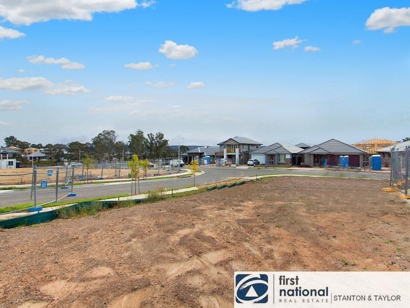 17 Middleridge Drive, Glenmore Park NSW 2745