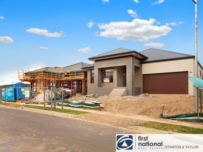 17 Middleridge Drive, Glenmore Park NSW 2745