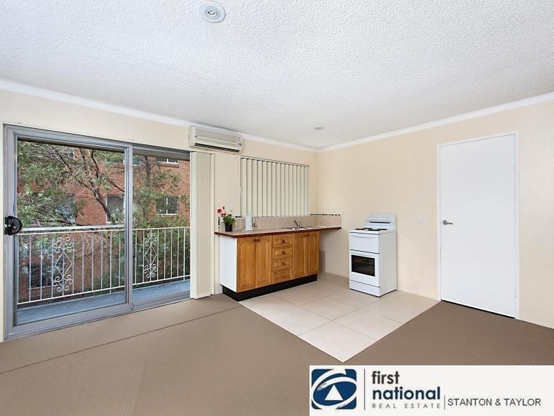 8/20 Bringelly Road, Kingswood NSW 2747