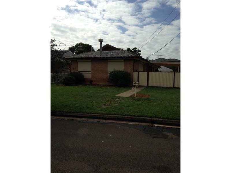 17 PARKVIEW Avenue, South Penrith NSW 2750