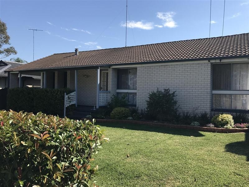 28 Greenway Drive, South Penrith NSW 2750