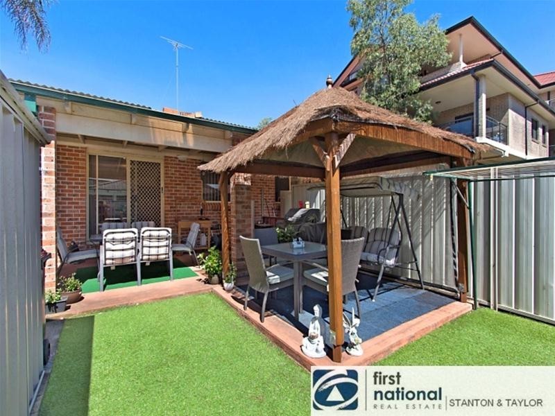 2/17 DENT Street, Penrith NSW 2750