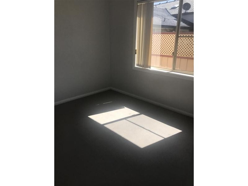 2/8 Thornbill Crescent, Glenmore Park NSW 2745