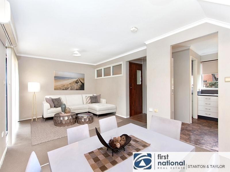 2/4 De Vilnits Parade, Penrith NSW 2750