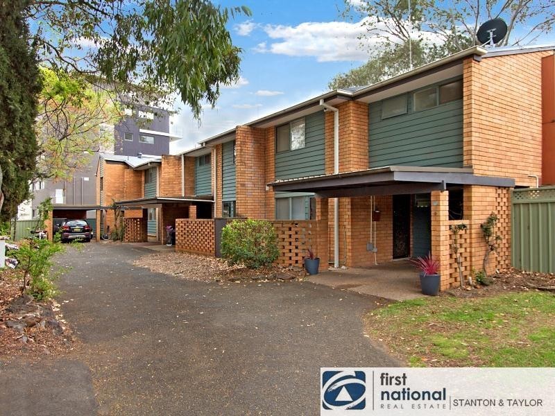 2/4 De Vilnits Parade, Penrith NSW 2750