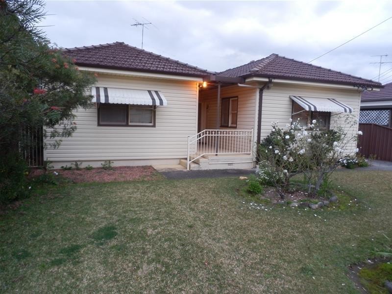 4 LOFTUS Street, Regentville NSW 2745