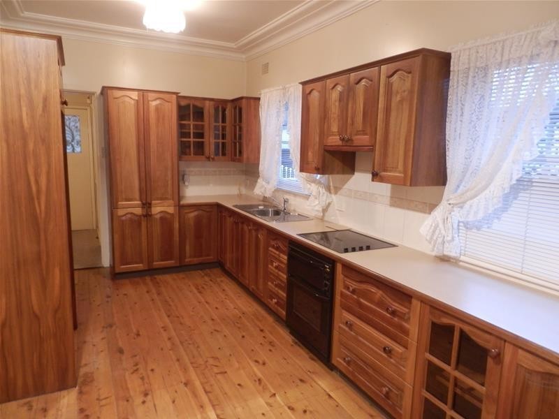 4 LOFTUS Street, Regentville NSW 2745