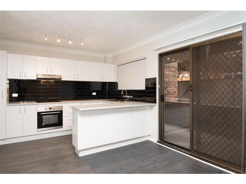 2/17 Preston  Street, Penrith NSW 2750