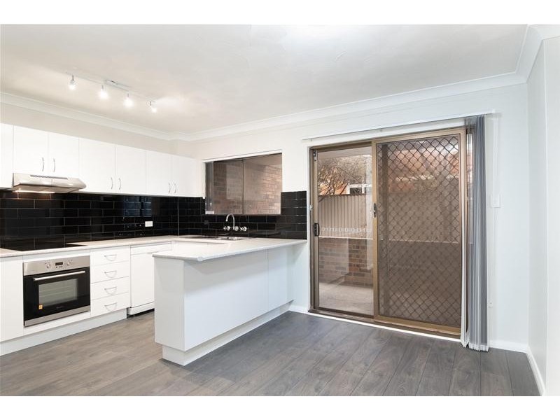 2/17 Preston  Street, Penrith NSW 2750