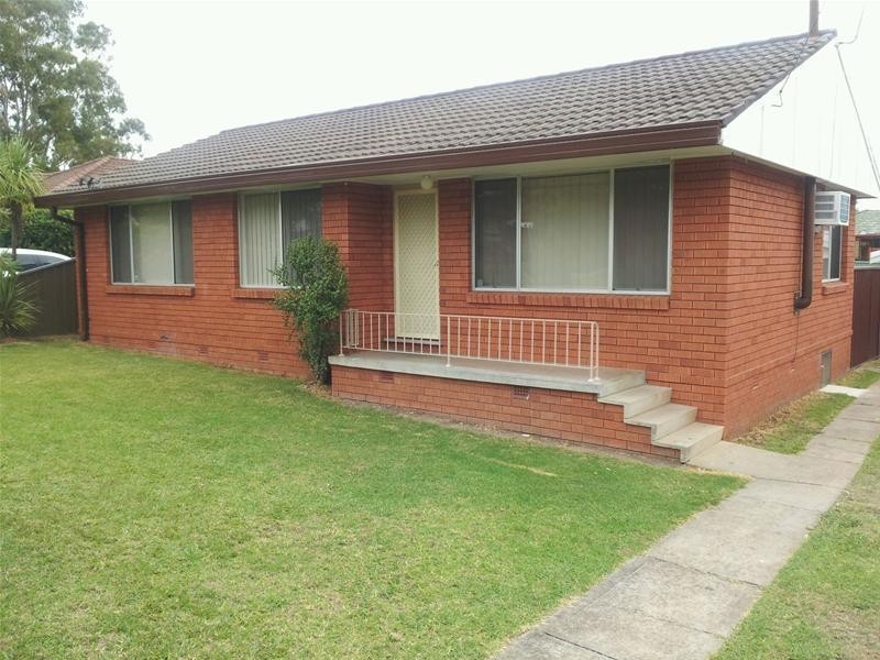 33  Carinda  Drive, South Penrith NSW 2750