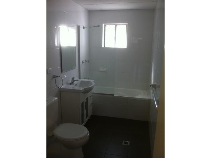 2/33 Robert Street, Penrith NSW 2750