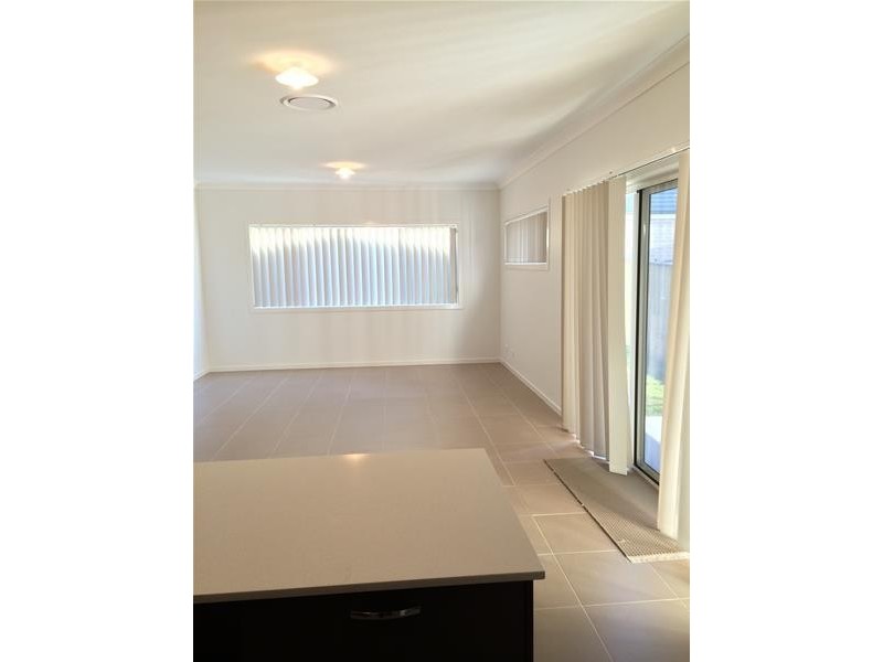 5 SYDNEY SMITH Drive, Penrith NSW 2750