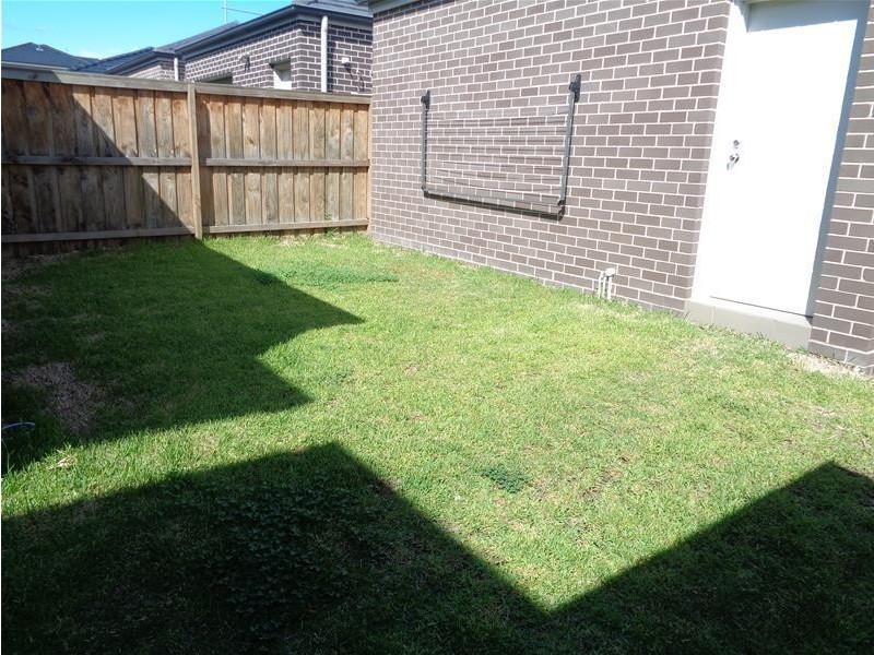 5 SYDNEY SMITH Drive, Penrith NSW 2750