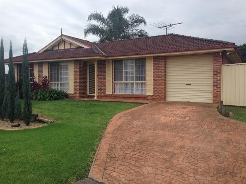 9 Brady Place, Glenmore Park NSW 2745