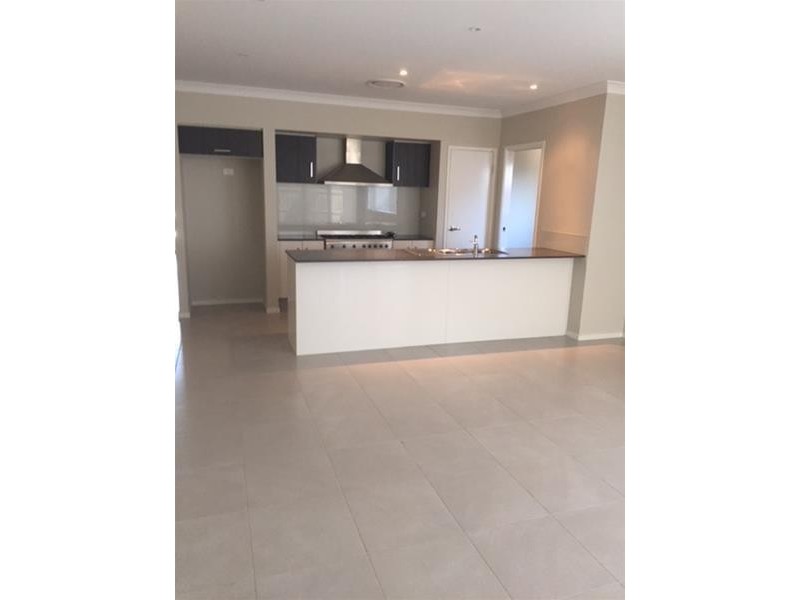 16 HASSALL Way, Glenmore Park NSW 2745