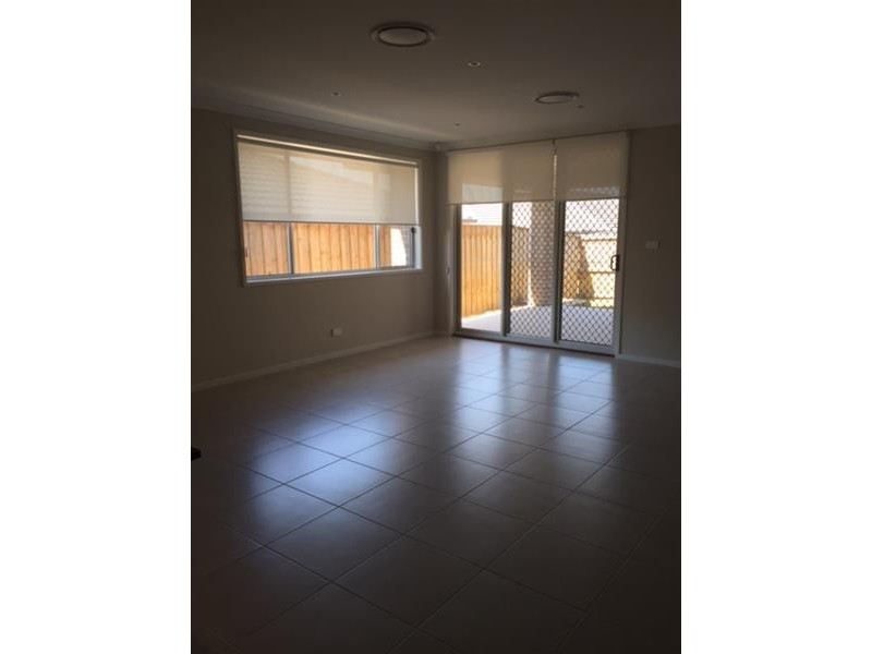 16 HASSALL Way, Glenmore Park NSW 2745