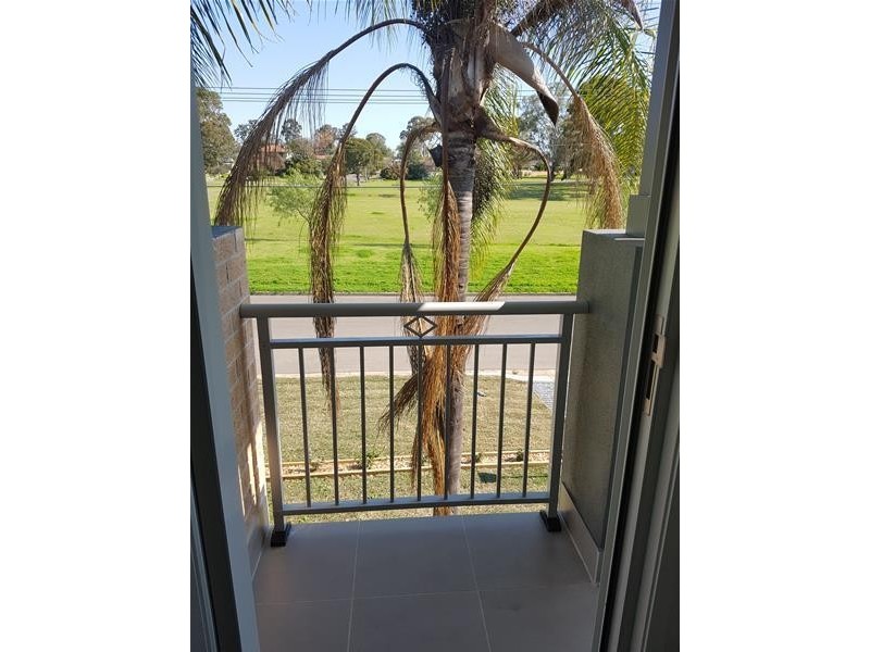 52 Greenway Drive, South Penrith NSW 2750