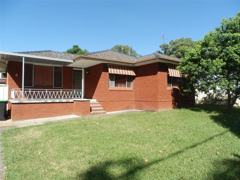 4 ELIZABETH Crescent, Kingswood NSW 2340