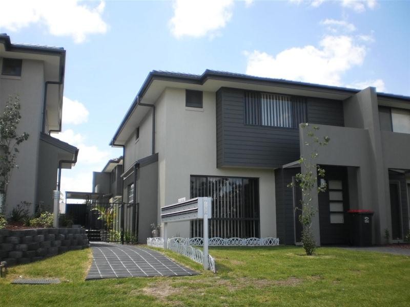 8/32 luttrell  Street, Glenmore Park NSW 2745