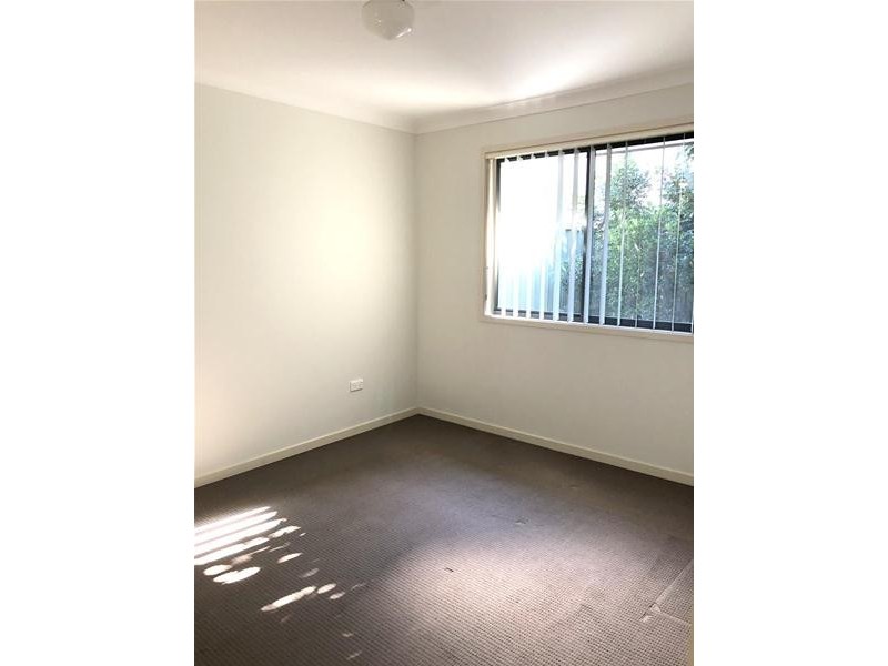 8/32 luttrell  Street, Glenmore Park NSW 2745