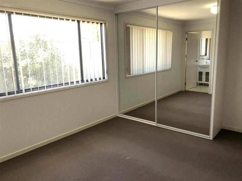 8/32 luttrell  Street, Glenmore Park NSW 2745