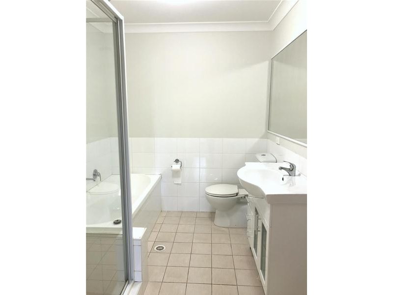 8/32 luttrell  Street, Glenmore Park NSW 2745