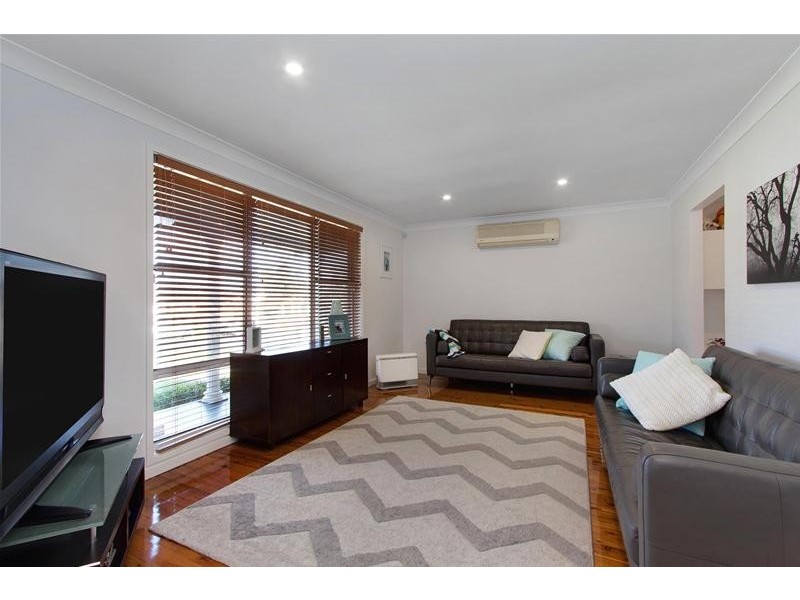 24 LINDSAY Crescent, South Penrith NSW 2750