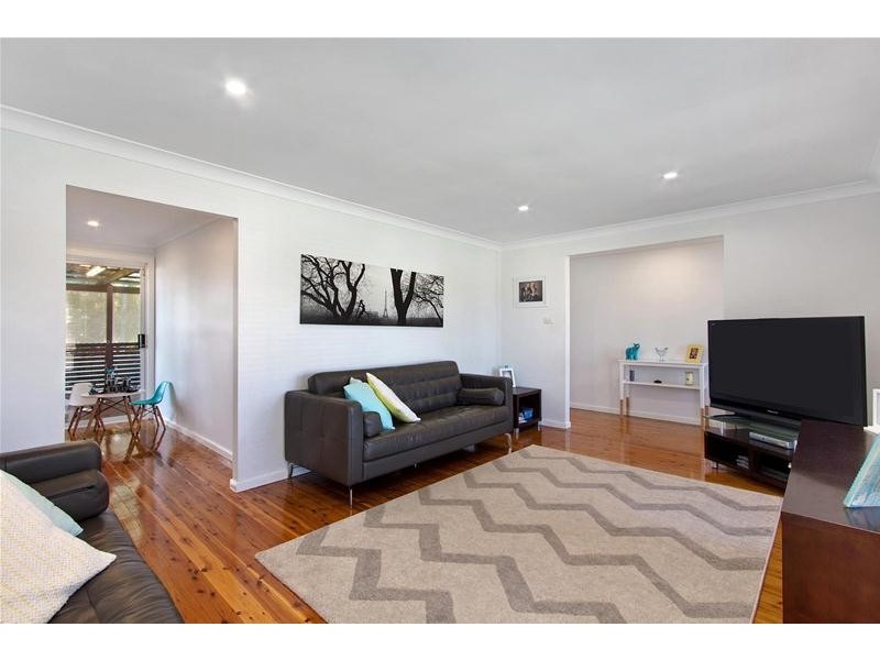 24 LINDSAY Crescent, South Penrith NSW 2750