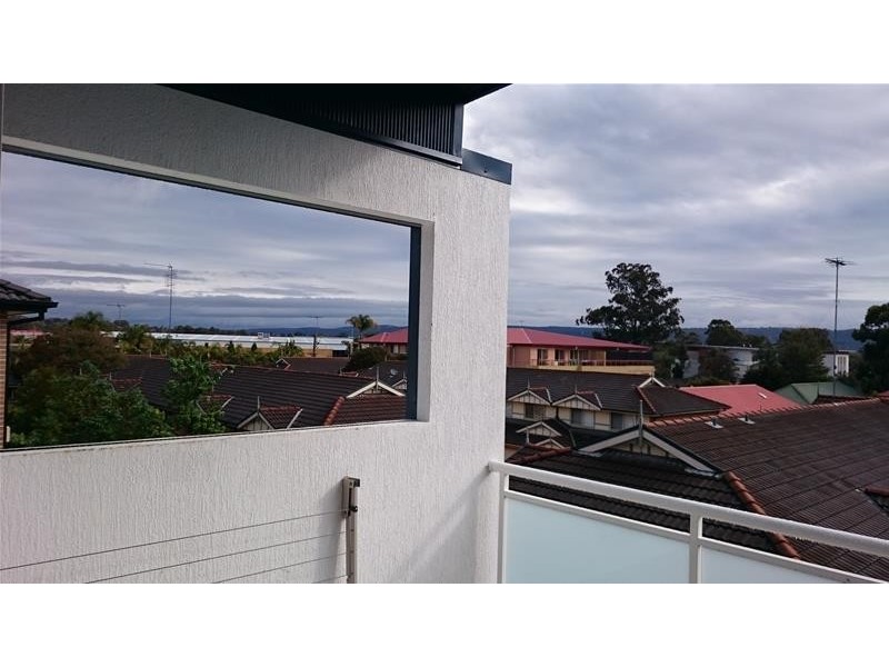 9/11 Regentville Road, Penrith NSW 2750