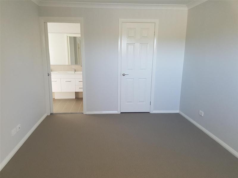 52  Greenway  Drive, South Penrith NSW 2750