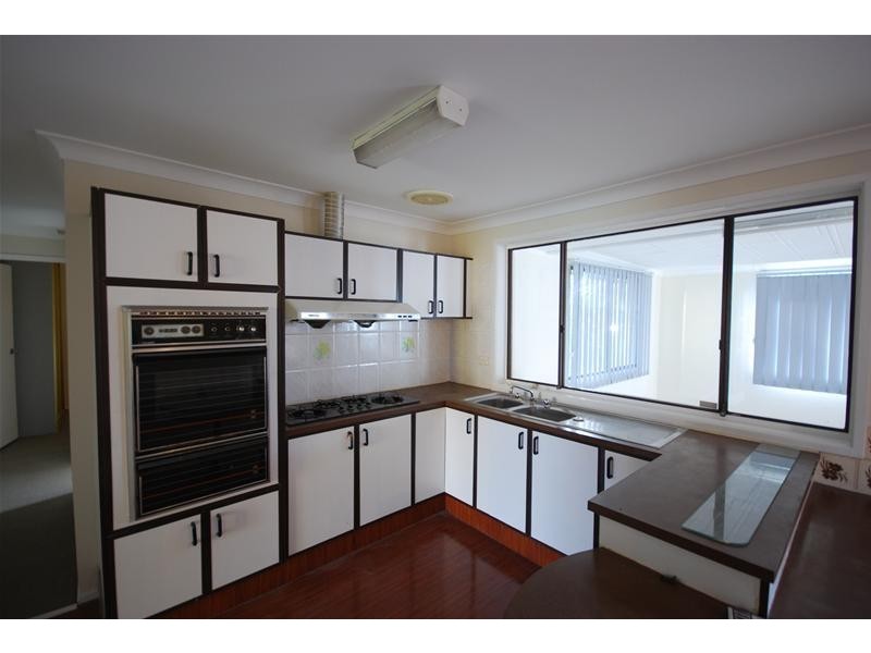 5 Woodgate Crescent, Cranebrook NSW 2749