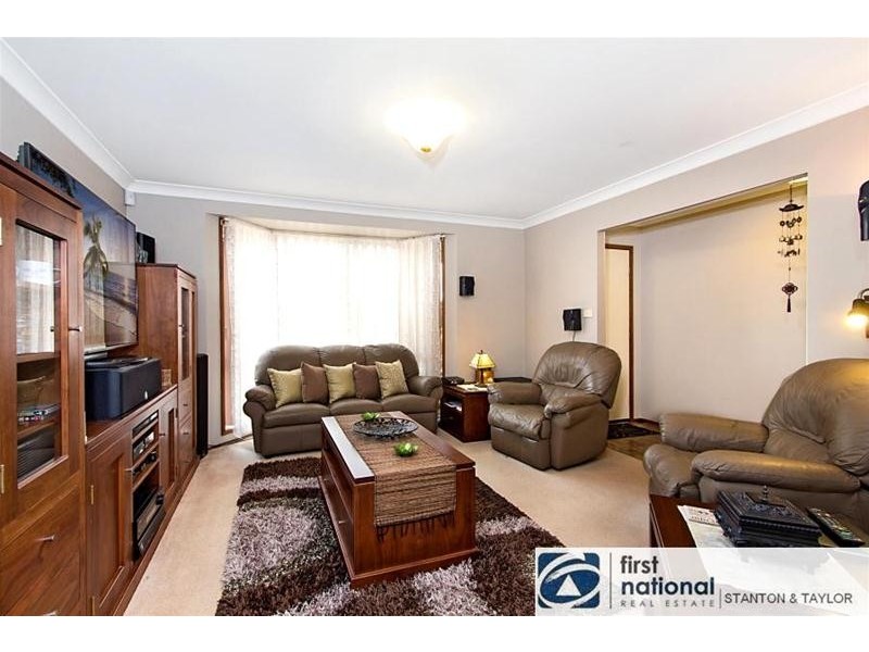 8 Pritchard Place, Glenmore Park NSW 2745