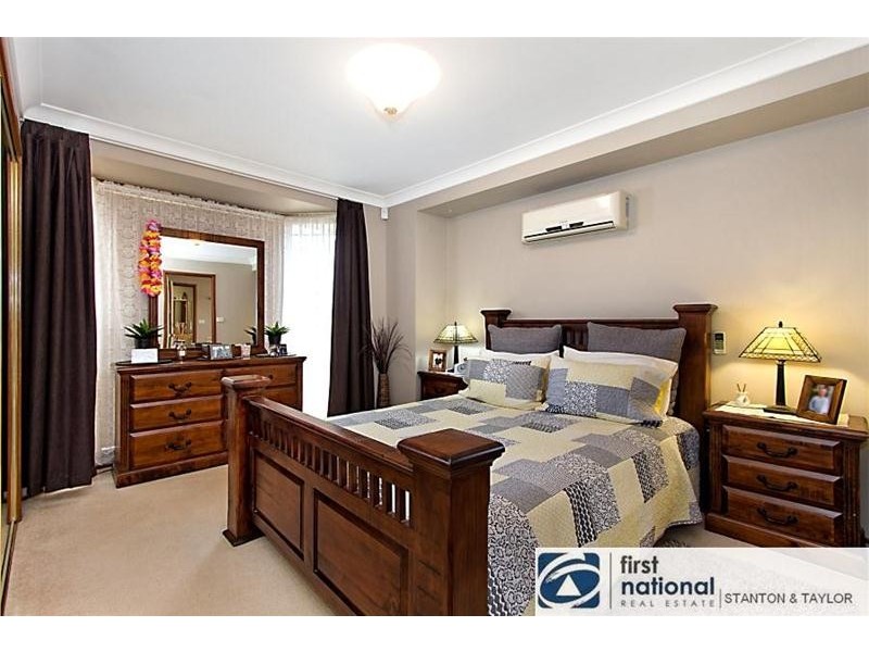 8 Pritchard Place, Glenmore Park NSW 2745