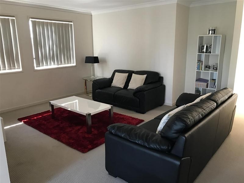 1/84 WOODLANDS Drive, Glenmore Park NSW 2745