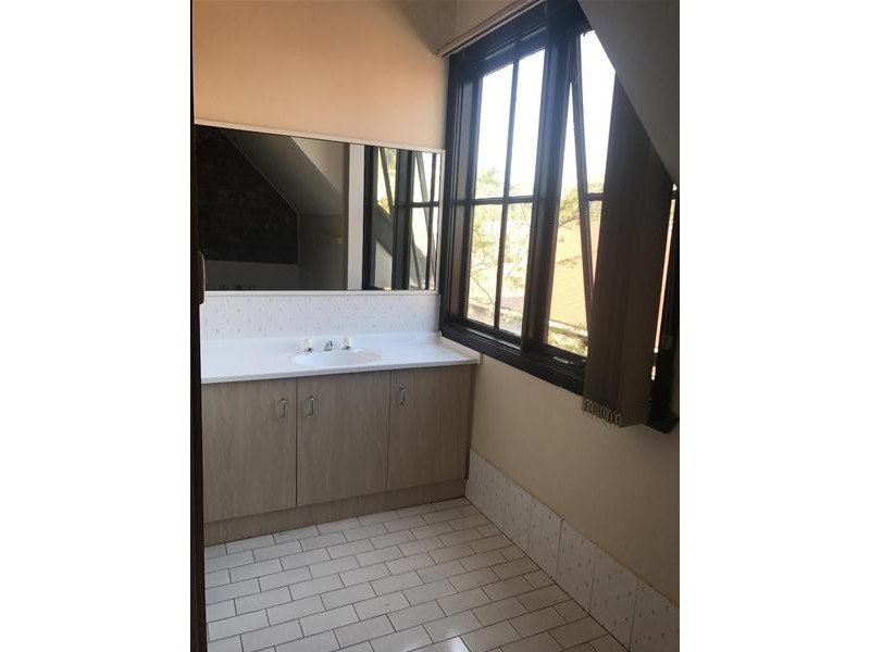 2/124 LETHBRIDGE Street, Penrith NSW 2750