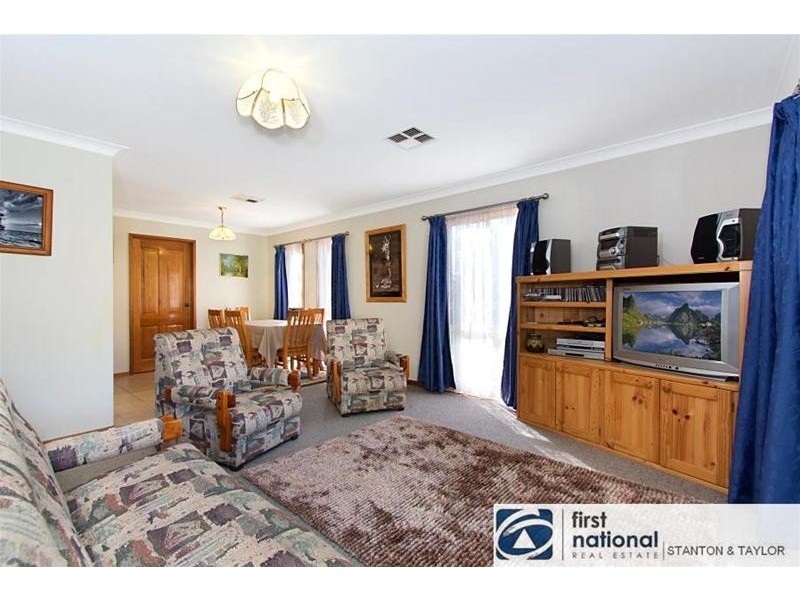 10 Woodgate Crescent, Cranebrook NSW 2749