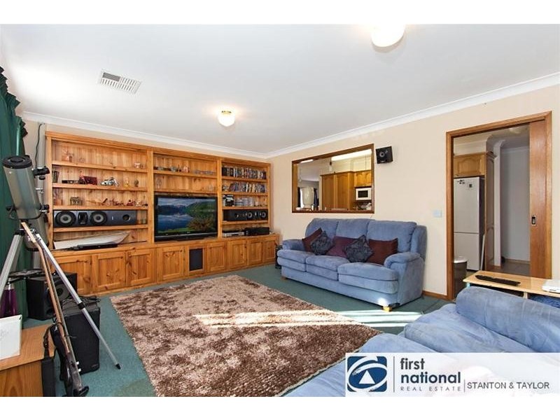 10 Woodgate Crescent, Cranebrook NSW 2749