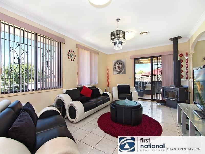 6 McFarlane Drive, Minchinbury NSW 2770