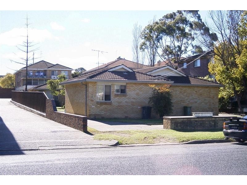 2/13 Santley Crescent, Kingswood NSW 2340