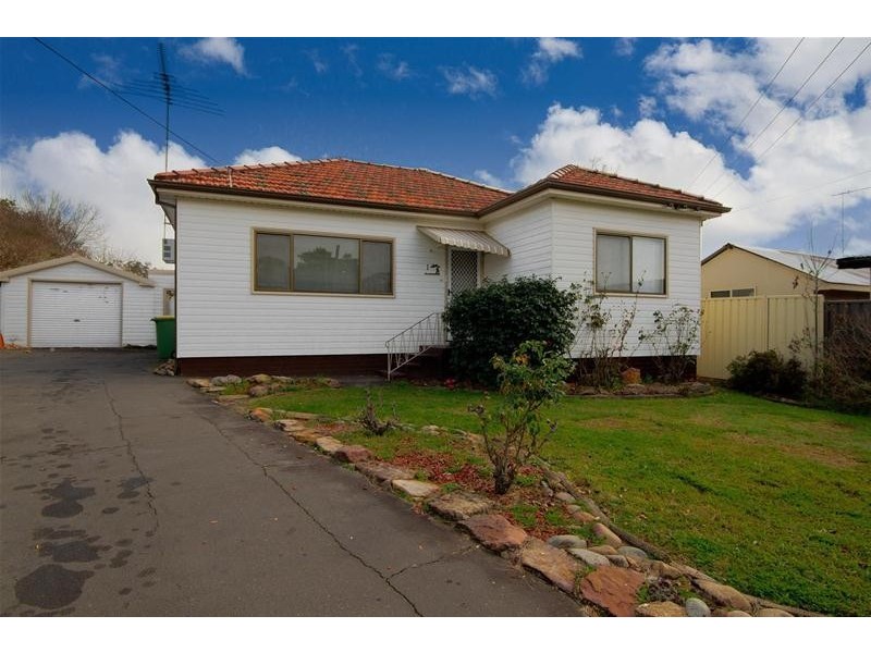 1 Kenarf  Close, Kingswood NSW 2747