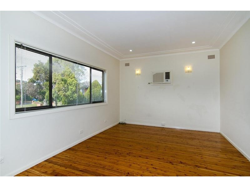 1 Kenarf  Close, Kingswood NSW 2747